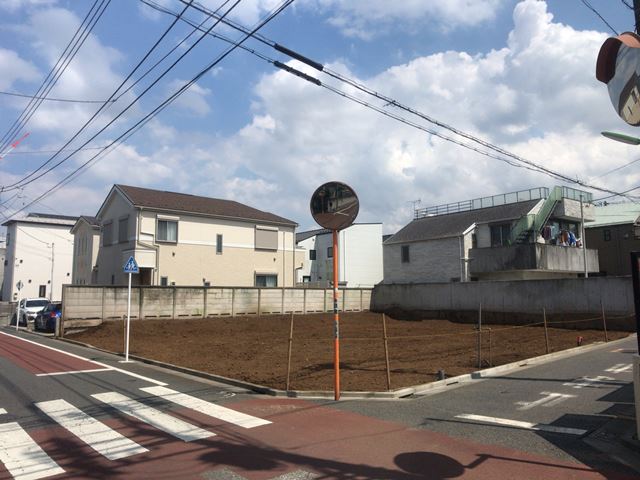 東京都世田谷区粕谷の木造2階建て家屋解体工事中の様子です。